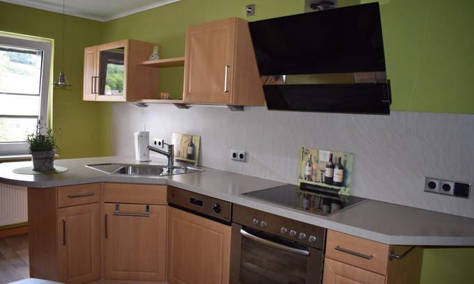 Affoldern Appartement | Großzügige Ferienwohnung am Affolderner See im 1. OG