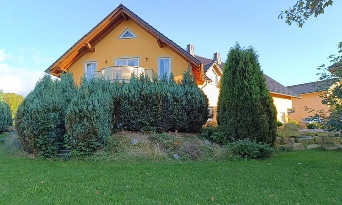 Waldershof Appartement | Großzügige Moderne Ferienwohnung am Alpakahof. Kinderfreundlich