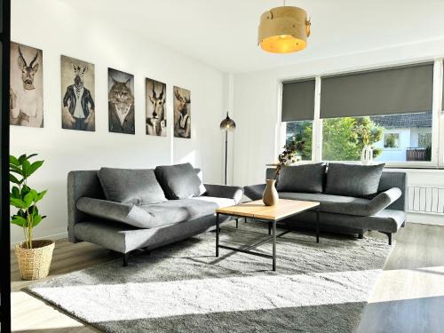 Wolfsburg Appartement | Großzügige Wohnung - 6 Personen-3 Schlafzimmer- Parkplatz- Waschmaschine-2 Balkone