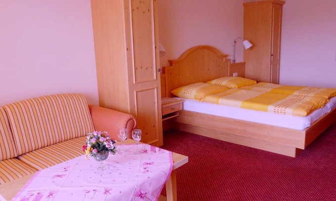 Glashutt Appartement | Großzügiges und Freundlich Eingerichtetes Appartement mit Modernem Dusch-badezimmer