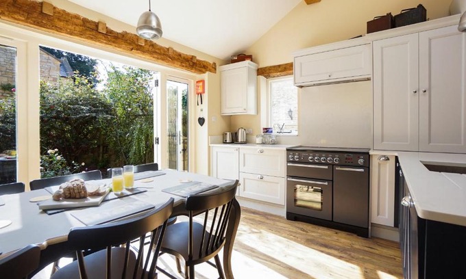 Chipping Campden Maison | Grooms Lodge, Chipping Campden - Taswell Retreats