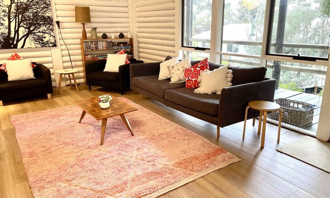 Lorne Maison | Groovy Lorne Ocean View Log House, Pet Friendly (Freshly renovated)