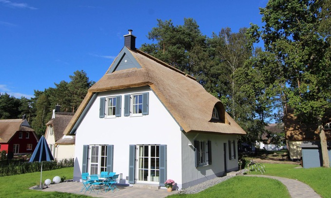 Glowe Maison | Großzüg. Maison en chaume proche de la plage - sauna Cheminée WLAN - liée. Lits et serviettes inclus