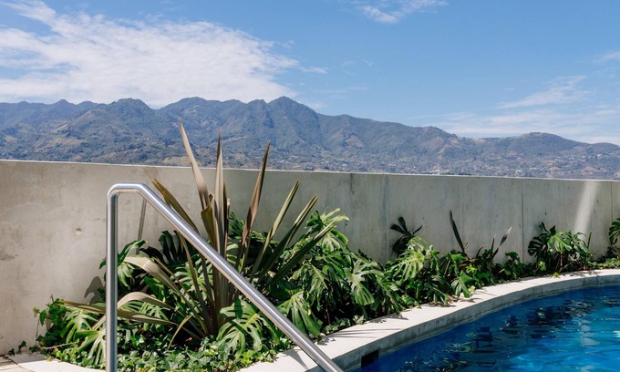Mata Redonda Appartement | Grotto at 28, City Views and Wonderland Vibes!