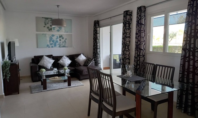 Sucina Appartement | Appartement au Rez-de-Chaussée avec Terrasse, Jardin et Piscine