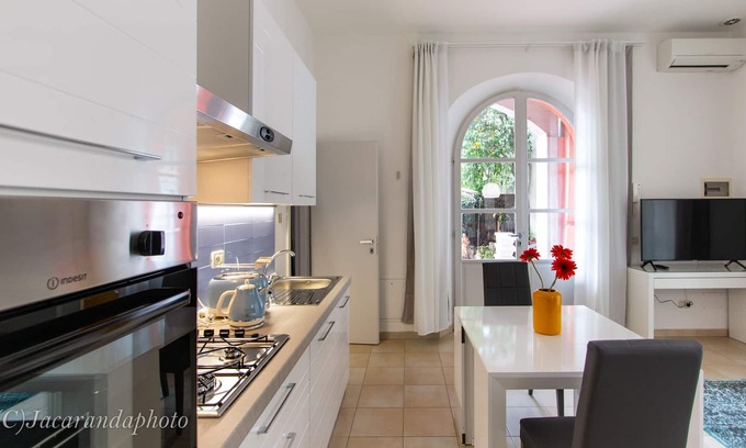 Pietrasanta Appartement | Ground floor apartment in the center with garden