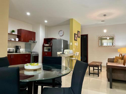 Las Gaviotas Appartement | Ground floor apartment close to the beach, shops and restaurants