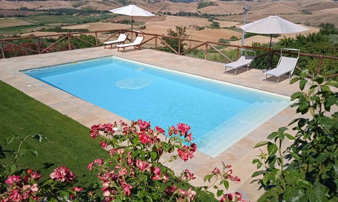 Chianni Maison | Appartement rez de chaussée avec loggia et jardin, vue panoramique