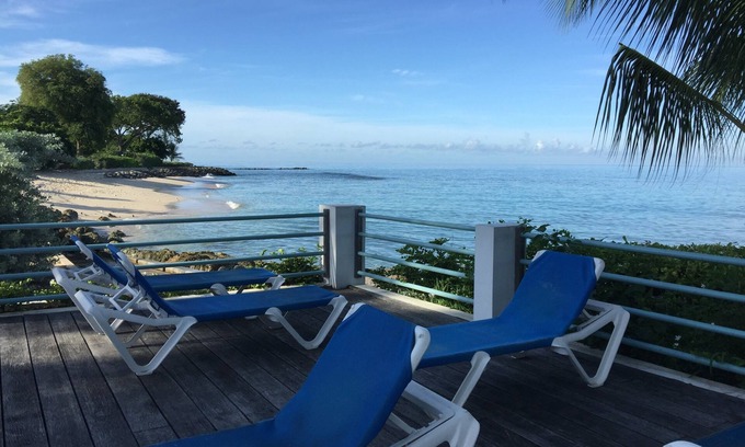 Sunset Crest Appartement | Ground Floor Apt with garden only 3 mins walk to Beach and Beach Club