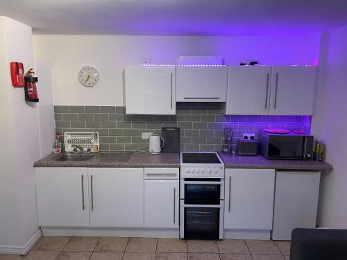 Drumacrin Appartement | Ground Floor Deluxe Seaside Apartment With Patio & Private Entrance, marine court