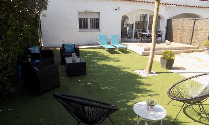 Mas Pinell Maison | Ground floor house with garden 300 meters from the beach