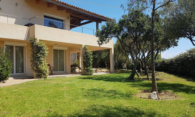 Figari Maison | REZ DE VILLA, GRANDE TERRASSE COUVERTE ET JARDIN, CALME, CLIMATISÉ