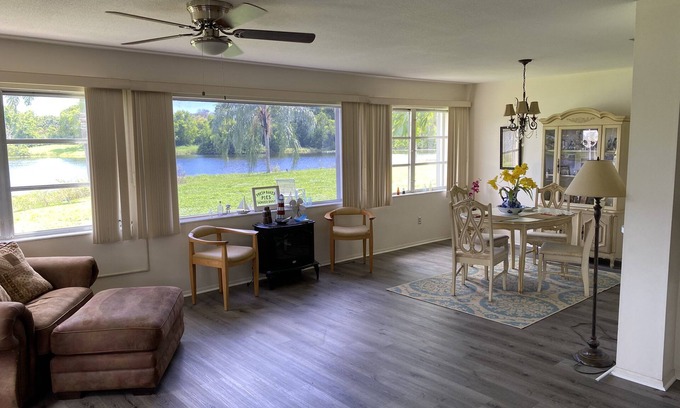 Lochmoor Waterway Estates Copropriété | Rez-de-chaussée avec vue sur un lac privé