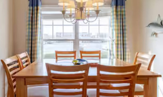 Villages of Five Points Copropriété | Ground Level Condo Bright Clean Pool Tennis Parking