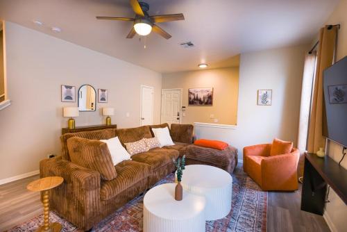 Austin Maison | Group And Family Getaway Mins Away From Live Music