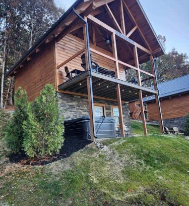 Scio Maison | Group Friendly Cabin with Spa on the Deck in Ohio