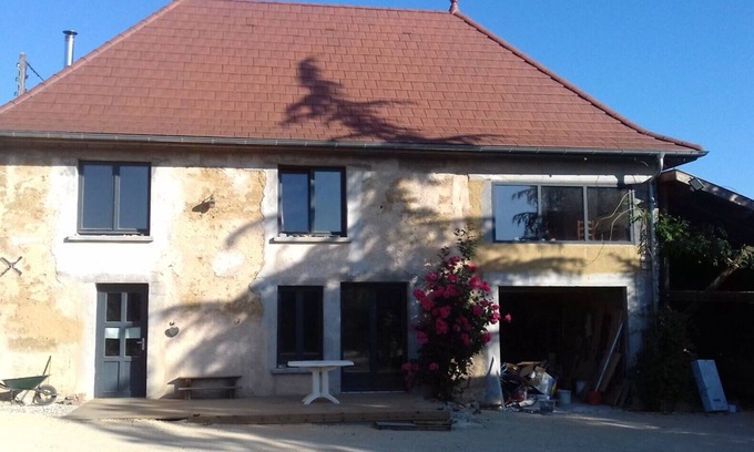 Faverges-de-la-Tour Maison | Group Gîte, Dormitory. Additional 70 m² Room