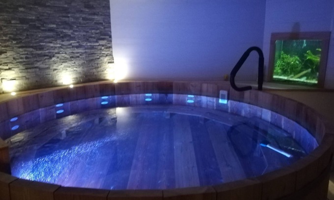 Ferques Maison | Gîte de groupe sur la Côte d'Opale à 10 min de Wissant avec Bain Nordique XXL.