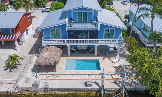 Cutthroat Harbor Estates Maison | Group Therapy Waterfront Keys Home – Pool, Tiki Hut, Dockage, & Monthly Rentals