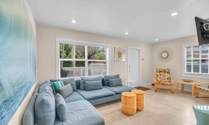 Southwest Coconut Grove Maison | Grove Bay Bungalow 2/2 | Gated Cottage Walk to Bay