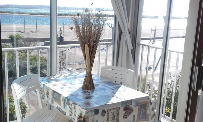 Port Rive Gauche Appartement | Gruissan Appartement 2 pièces Vue mer à 15m de la plage du Grazel