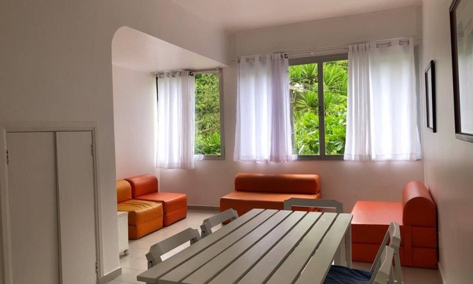 Vila Luis Antonio Appartement | Guarujá Apartment, Building on the Waves, Pitangueiras Beach, Pé na Areia