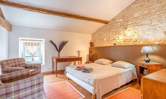Saint-Martin-de-Fraigneau Lit Et Petit-Déjeuner | Guest Room 'The Suite One or Two Bedrooms' with Shared Terrace, Shared Garden and Wi-Fi