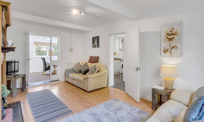 Norwich Maison | Guest Homes | The Lodge