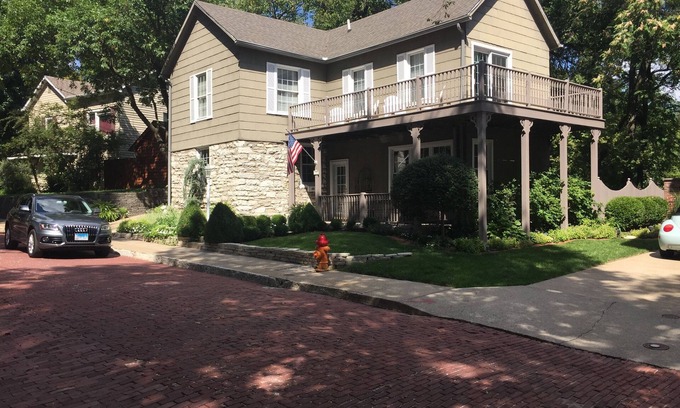 Alton Maison | 632 Summit Street Guest House