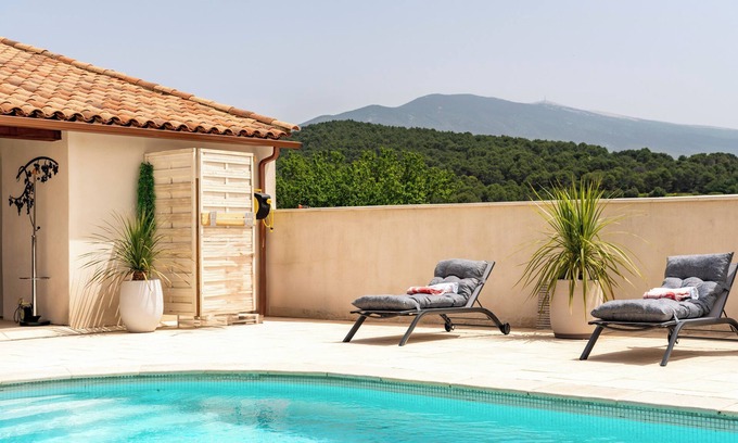 Crillon-le-Brave Appartement | Maison d'hôtes 'Chambre De La Reine' avec vue sur les montagnes, Wi-Fi et climatisation