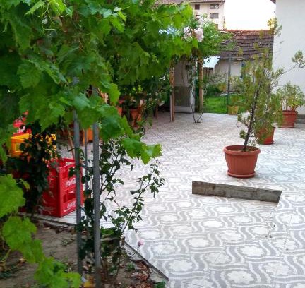 Polski Trambesh Maison | Guest House Dar