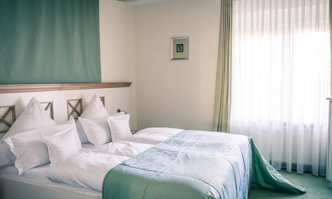 Johannisberg Maison | Guest house double room - non-refundable - Burg & Gästehaus by Schwarzenstein
