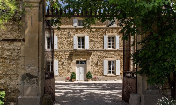 Colonzelle Maison | Chambre d'hôtes 'Galet' avec piscine partagée, terrasse partagée et Wi-Fi