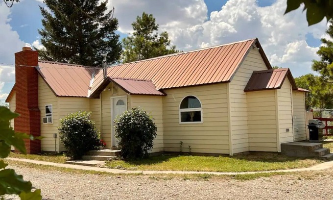 Simms Maison | Guest house in montana ranch