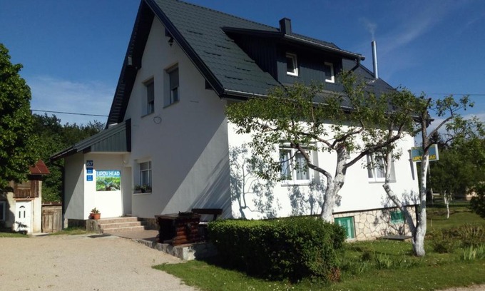 Jezerce Maison | Guest House Lipov Hlad