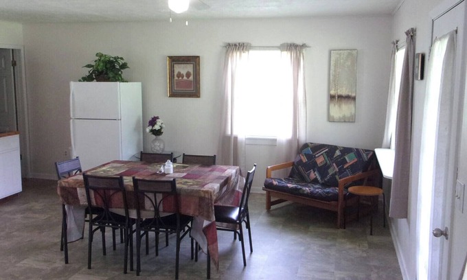 Centerville Maison | Guest House on Beautiful Cane Creek -- State Parks and Tennessee River Nearby
