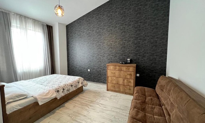 Tsqneti Appartement | Guest House PIROSMANI