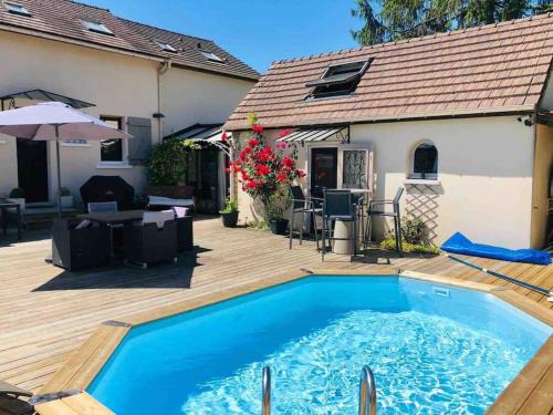 Dampmart Maison | Guest House proche Disneyland Paris Réouverture Piscine fin avril