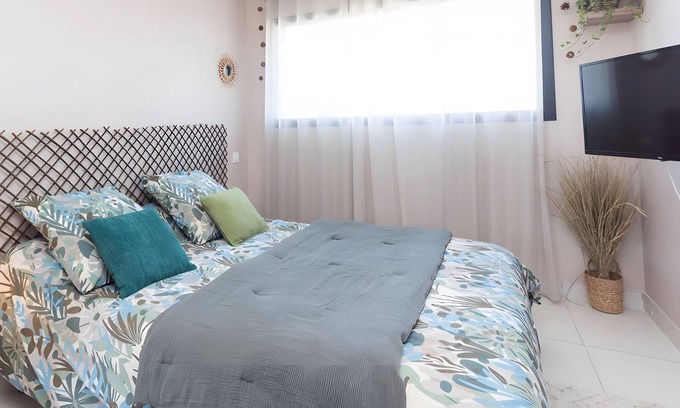 Chozeau Maison | Guest House 'Verte' with Mountain View, Wi-Fi and Air Conditioning