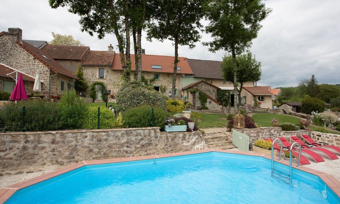 Naillat Maison | Maisons d'hôtes avec piscine 3 chs capacité 6 personnes voir les détails