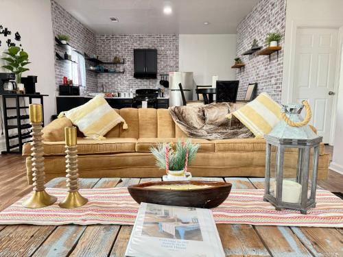 Dinuba Maison | GUEST RANCH HOUSE w POOL access near NATL PARKS