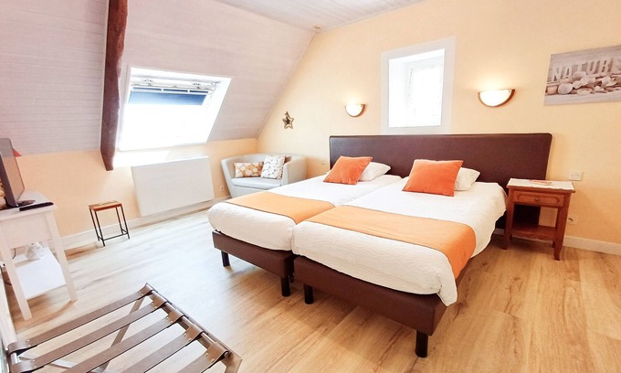 Mahalon Lit Et Petit-Déjeuner | Guest Room 2 at Kerantum with Shared Terrace, Shared Garden and Wi-Fi