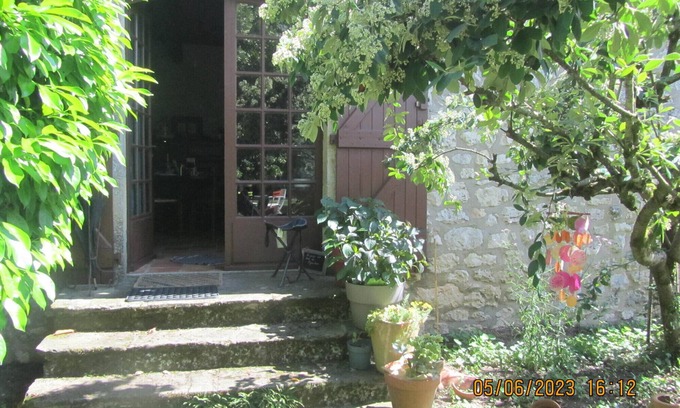 Mouzieys-Panens Lit Et Petit-Déjeuner | Guest Room 'La Grange Aux Livres' with Shared Garden and Wi-Fi