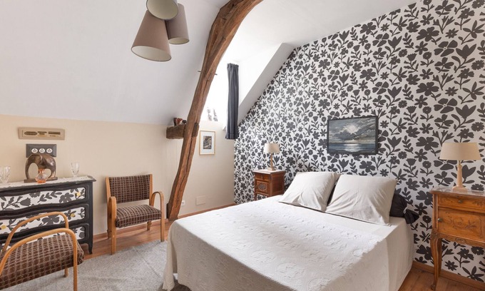 Clere-les-Pins Lit Et Petit-Déjeuner | Guest Room 'Le Clocher' with Shared Garden and Wi-Fi