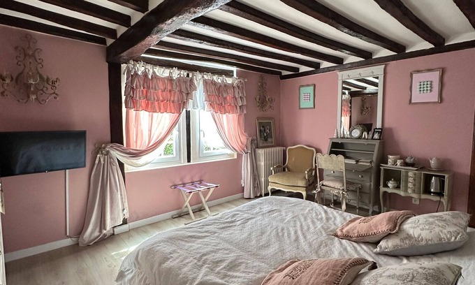 Suzay Lit Et Petit-Déjeuner | Chambre d'hôtes 'Marquise De Pompadour' avec piscine, petit déjeuner jardin partagé et Wi-Fi