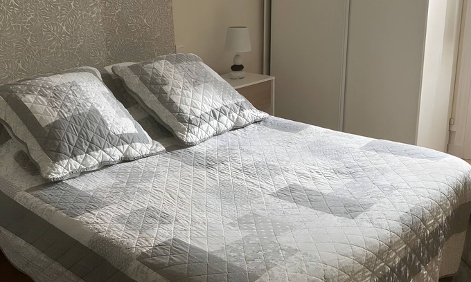Segonzac Lit Et Petit-Déjeuner | Guest Room 'Room #4 - 2 Persons' with Shared Pool, Shared Terrace and Wi-Fi