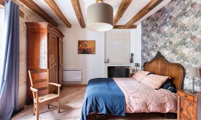 Clere-les-Pins Lit Et Petit-Déjeuner | Guest Room 'Spacious Room in a Quiet Area' with Shared Garden and Wi-Fi