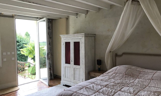 Prunay-Cassereau Lit Et Petit-Déjeuner | Guest room with private exterior access, located on the 1st floor.
