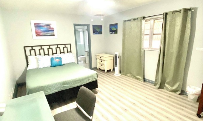 Boca Raton Maison | Guest Suite East Boca! Near Beach & Restaurants! Near FAU! Close to I-95!