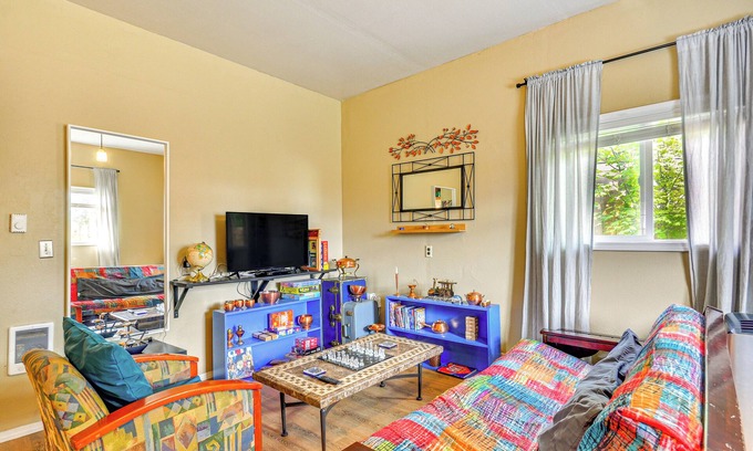 Aloha Appartement | Guest Suite in Portland Area w/ Shared Patio